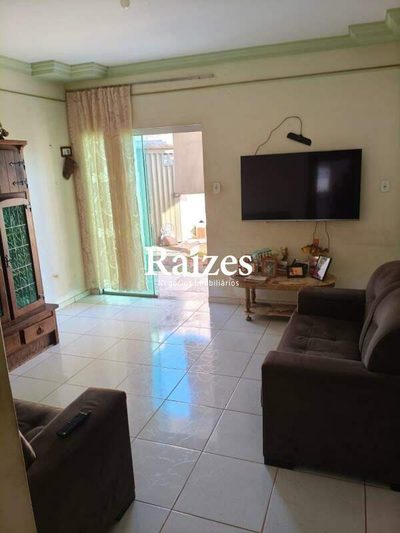 Casa, 4 quartos, 220 m² - Foto 1