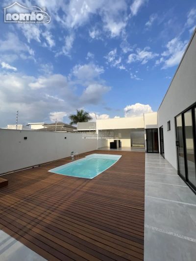 Casa, 5 quartos, 220 m² - Foto 2