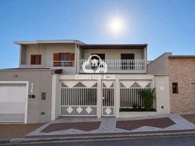 Casa, 3 quartos, 210 m² - Foto 1