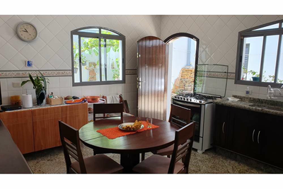 Casa, 5 quartos, 210 m² - Foto 2