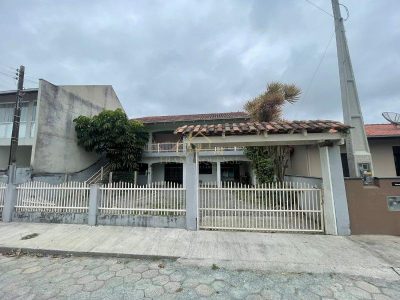 Sobrado, 6 quartos, 252 m² - Foto 1