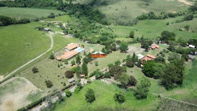 Sítio, 4 quartos, 17000 m² - Foto 1