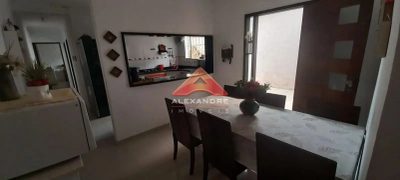 Casa, 3 quartos, 174 m² - Foto 1