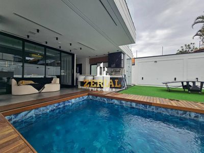 Sobrado, 3 quartos, 241 m² - Foto 1