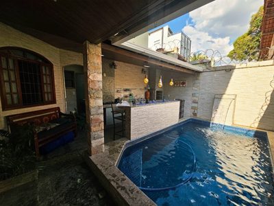 Casa, 3 quartos, 242 m² - Foto 1