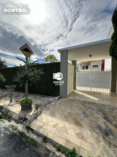 Casa, 5 quartos, 255 m² - Foto 1