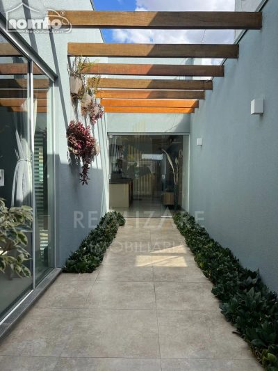 Casa, 4 quartos, 225 m² - Foto 1