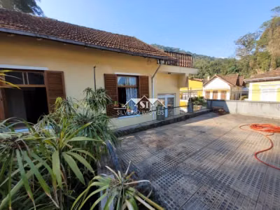 Casa, 5 quartos, 260 m² - Foto 1