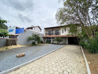 Casa, 4 quartos, 240 m² - Foto 2