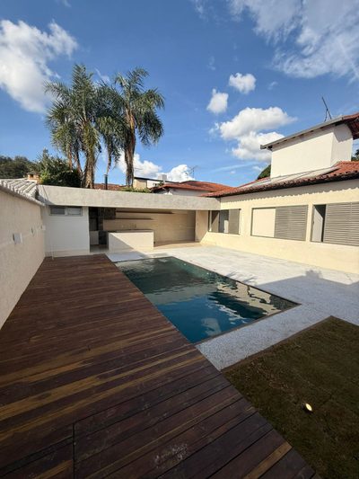Casa, 4 quartos, 245 m² - Foto 1