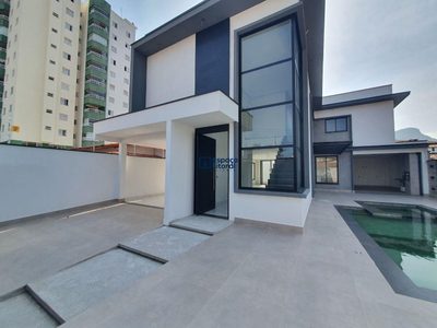 Casa, 4 quartos, 245 m² - Foto 1