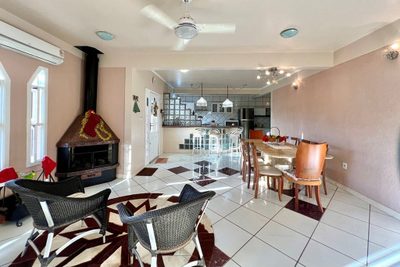 Casa, 3 quartos, 241 m² - Foto 1