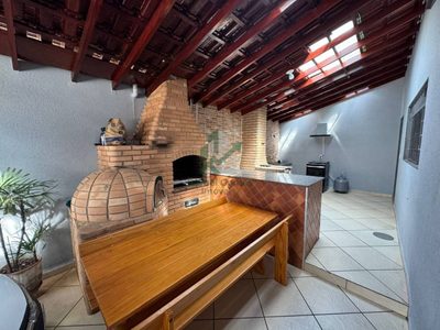 Casa, 3 quartos, 218 m² - Foto 1