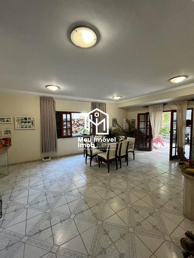 Casa, 6 quartos, 640 m² - Foto 1