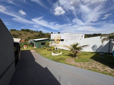 Chácara, 3 quartos, 1350 m² - Foto 1