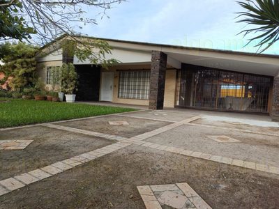Casa, 3 quartos, 230 m² - Foto 1