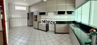 Casa, 3 quartos, 240 m² - Foto 1