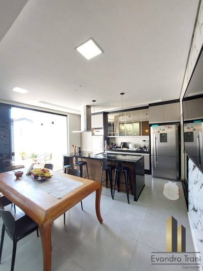 Casa, 3 quartos, 230 m² - Foto 2