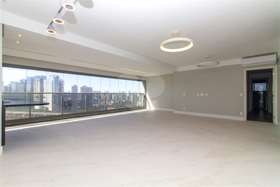 Apartamento, 3 quartos, 186 m² - Foto 1