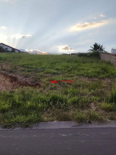 Loteamento e Condomínio, 1200 m² - Foto 1