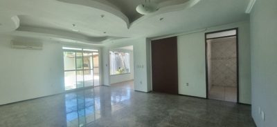 Casa, 5 quartos, 183 m² - Foto 1
