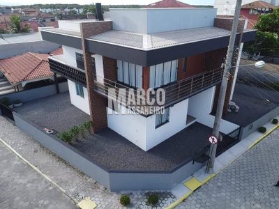 Casa, 7 quartos, 240 m² - Foto 3