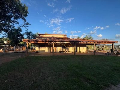 Chácara, 3 quartos, 555 m² - Foto 1