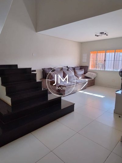 Casa, 5 quartos, 244 m² - Foto 1