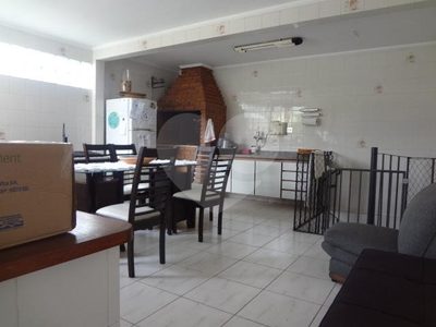 Casa, 3 quartos, 200 m² - Foto 1