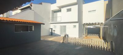 Sobrado, 3 quartos, 212 m² - Foto 1