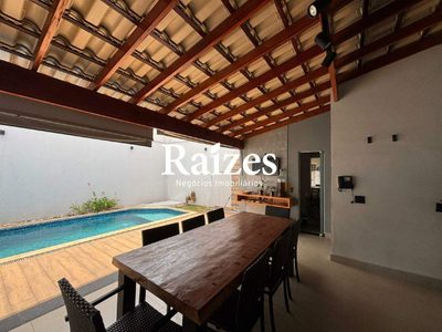 Casa, 3 quartos, 219 m² - Foto 1
