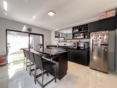 Casa, 3 quartos, 132 m² - Foto 1