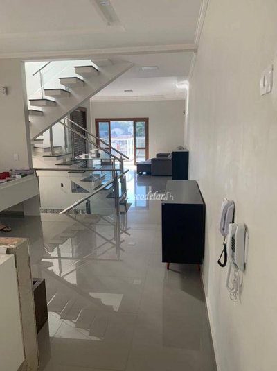 Sobrado, 3 quartos, 330 m² - Foto 1