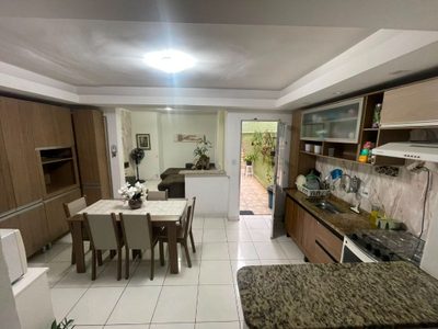 Casa, 2 quartos, 180 m² - Foto 1