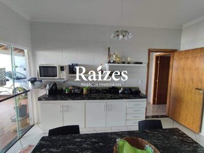 Casa, 3 quartos, 174 m² - Foto 1