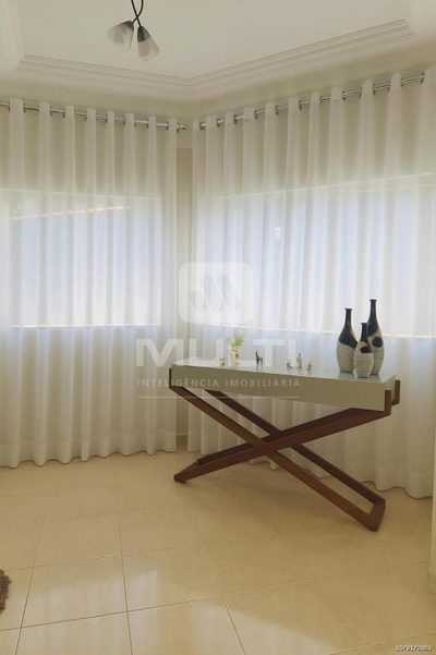 Casa, 3 quartos, 226 m² - Foto 2