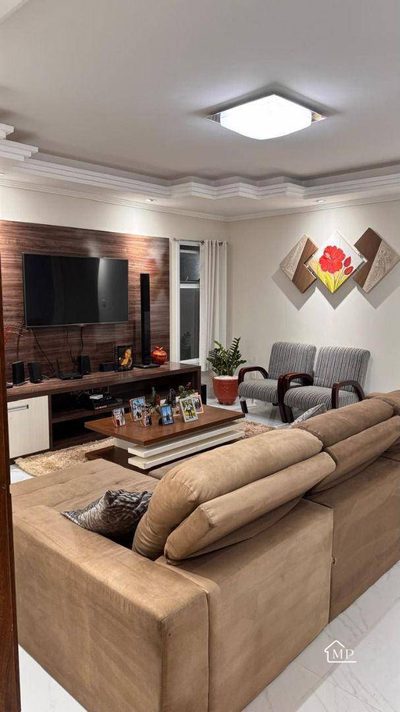 Casa, 3 quartos, 249 m² - Foto 1