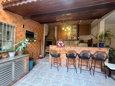 Sobrado, 5 quartos, 141 m² - Foto 2