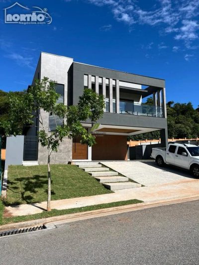 Casa, 5 quartos, 296 m² - Foto 1
