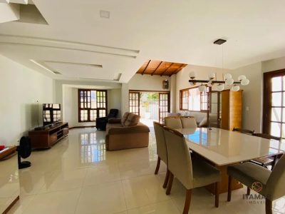 Casa, 6 quartos, 215 m² - Foto 2