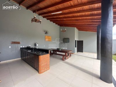 Casa, 4 quartos, 220 m² - Foto 1