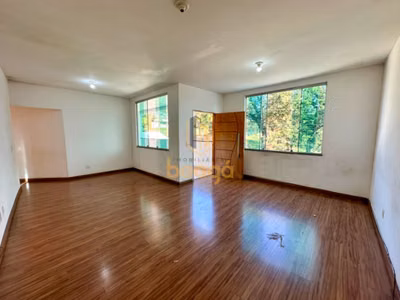 Casa, 6 quartos, 220 m² - Foto 1