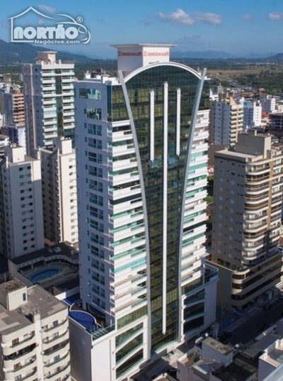 Casa, 5 quartos, 417 m² - Foto 1