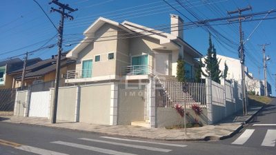 Sobrado, 3 quartos, 197 m² - Foto 1