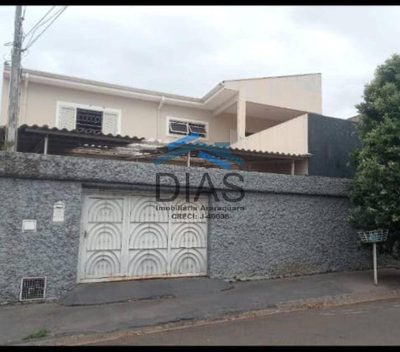 Casa, 3 quartos, 218 m² - Foto 1