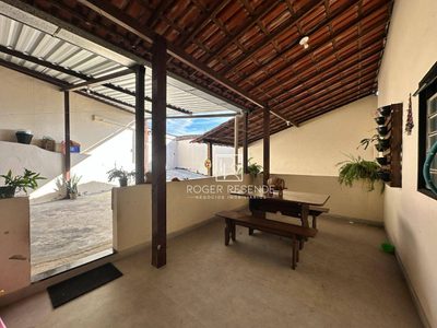 Casa, 4 quartos, 240 m² - Foto 1