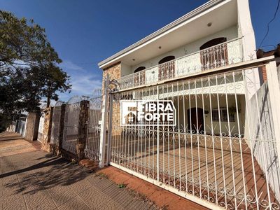 Casa, 4 quartos, 247 m² - Foto 1
