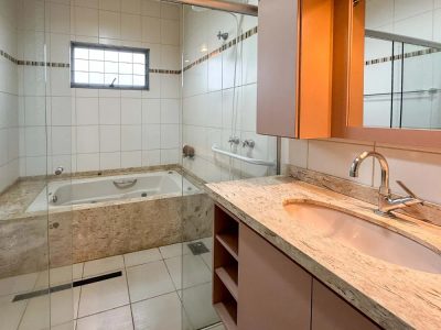 Casa, 4 quartos, 346 m² - Foto 1