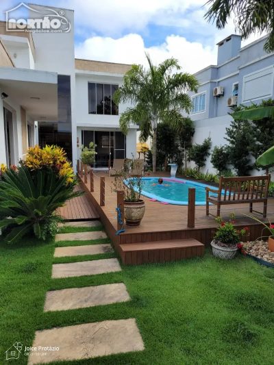 Casa, 5 quartos, 245 m² - Foto 1
