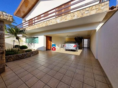 Casa, 4 quartos, 364 m² - Foto 1